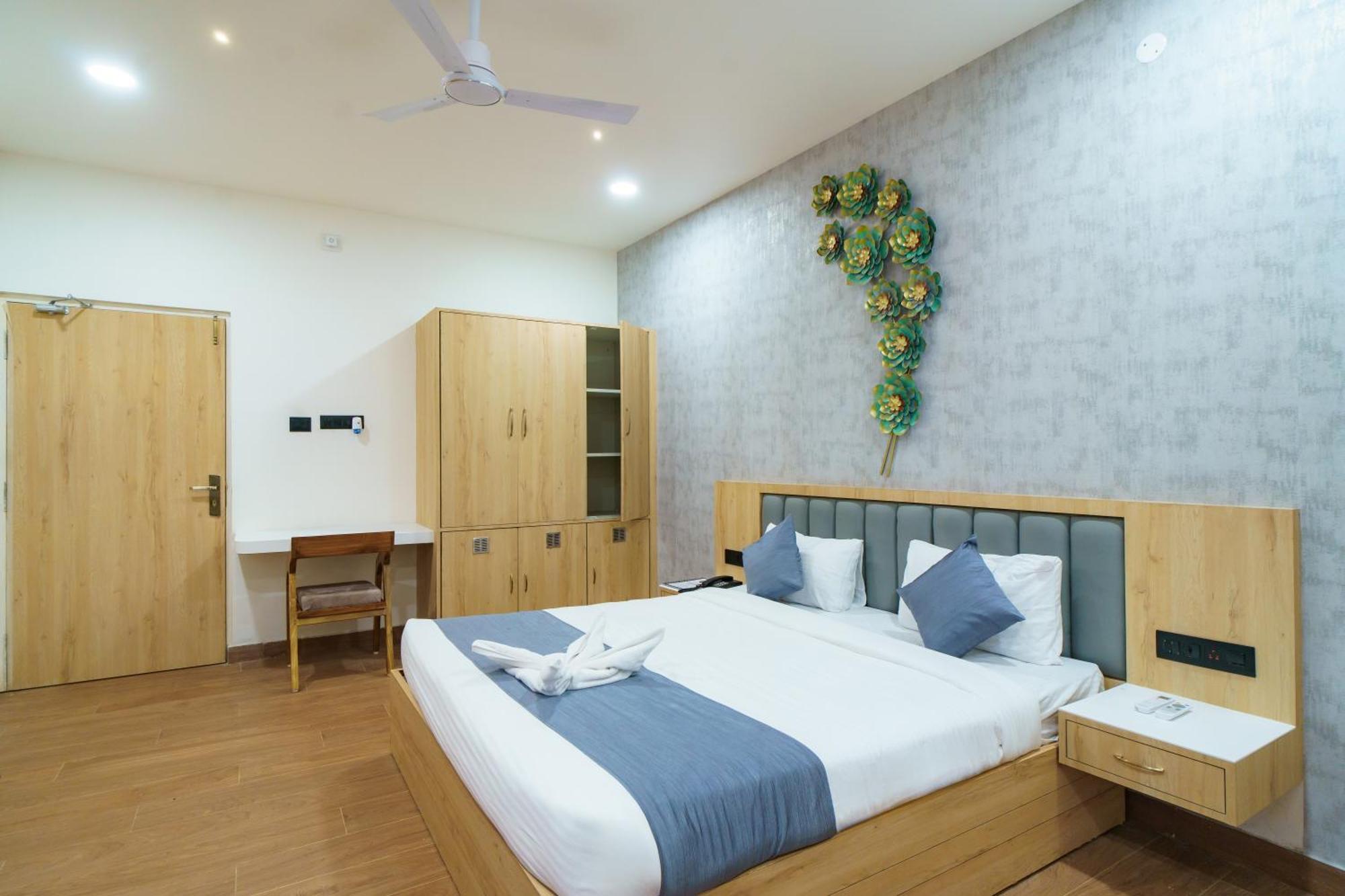Satyabhama Inn Pathara Екстериор снимка